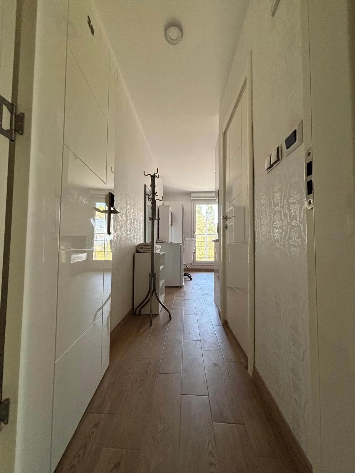 Görükle kız apart stüdyo daire iç koridor ve çalışma alanı