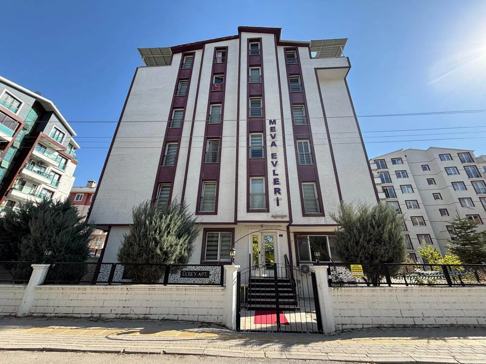 Görükle Meva Evleri kadın apart bina dış cephe ve giriş görünümü