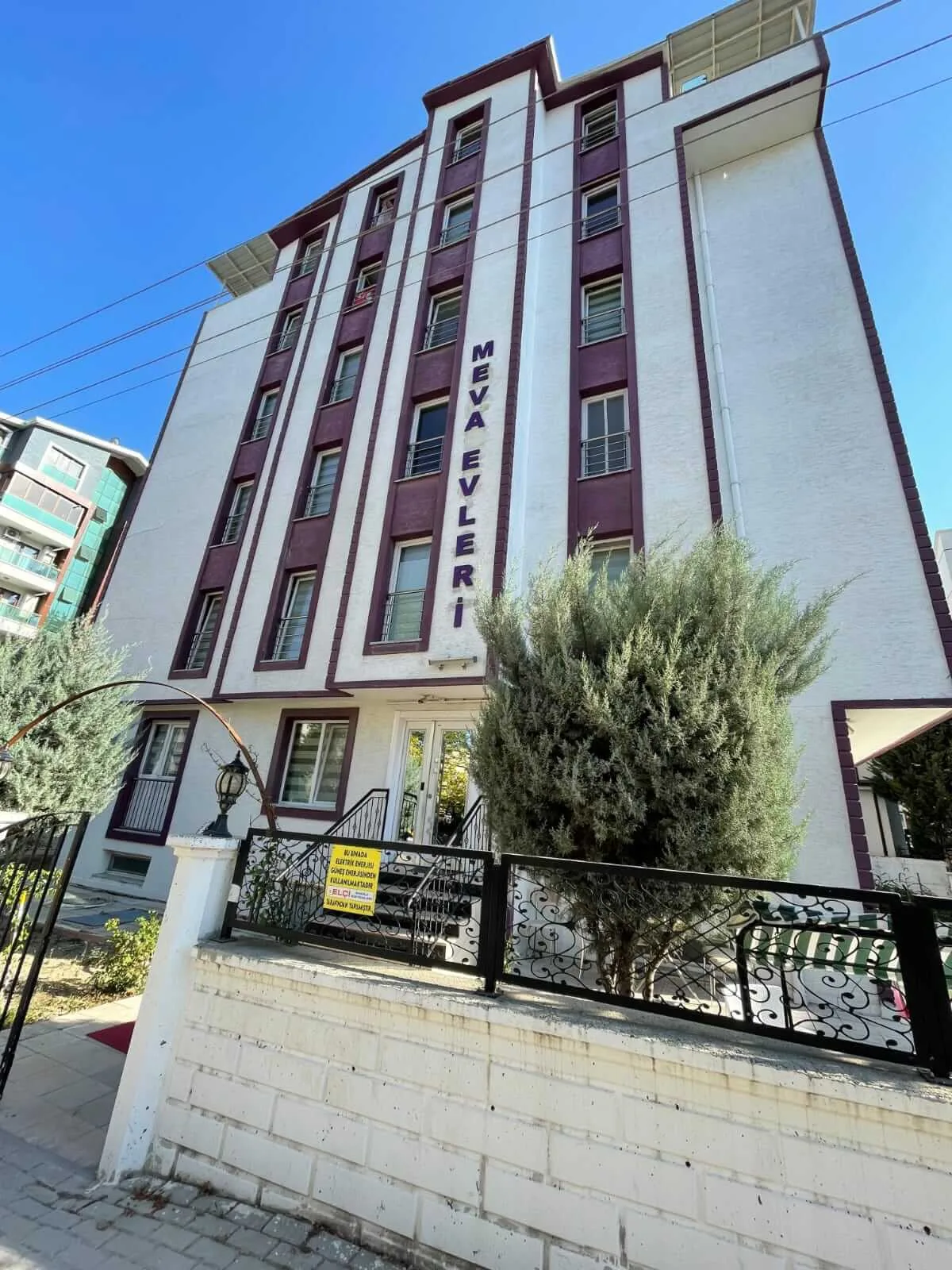 Gorukle kiz apart Meva Evleri bina dis cephesi